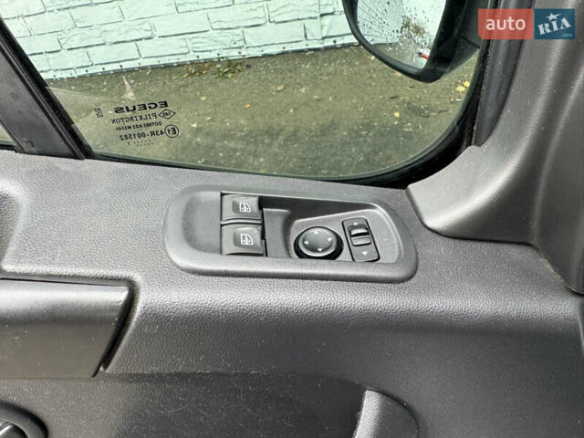 Белый Рено Мастер, объемом двигателя 2.3 л и пробегом 242 тыс. км за 21000 $, фото 31 на Automoto.ua