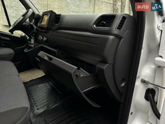 Белый Рено Мастер, объемом двигателя 2.3 л и пробегом 66 тыс. км за 25500 $, фото 56 на Automoto.ua