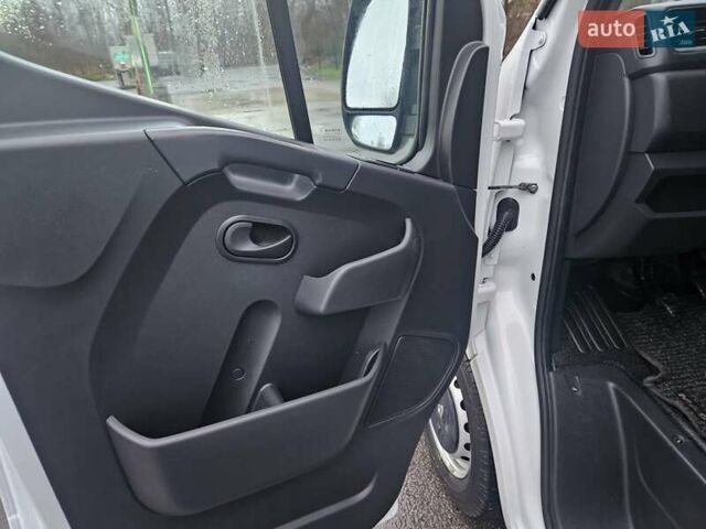 Белый Рено Мастер, объемом двигателя 2.3 л и пробегом 184 тыс. км за 18300 $, фото 51 на Automoto.ua