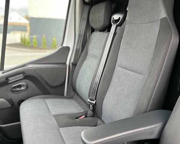 Белый Рено Мастер, объемом двигателя 2.3 л и пробегом 240 тыс. км за 18500 $, фото 52 на Automoto.ua