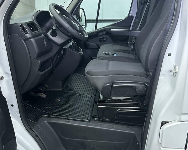 Белый Рено Мастер, объемом двигателя 2.3 л и пробегом 130 тыс. км за 23500 $, фото 7 на Automoto.ua