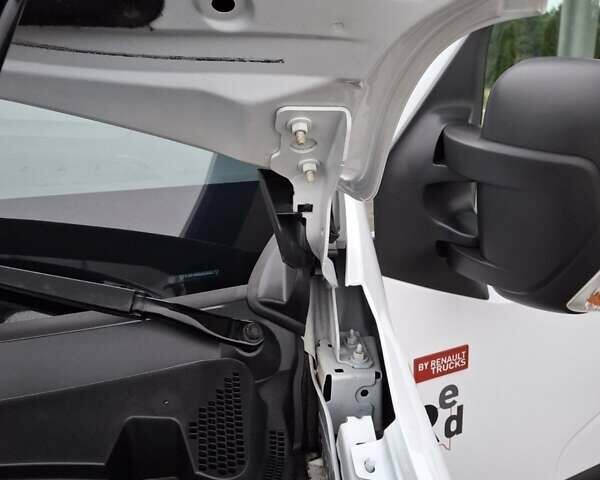 Белый Рено Мастер, объемом двигателя 2.3 л и пробегом 241 тыс. км за 19800 $, фото 18 на Automoto.ua