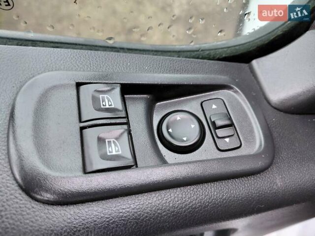 Белый Рено Мастер, объемом двигателя 2.3 л и пробегом 216 тыс. км за 20000 $, фото 61 на Automoto.ua