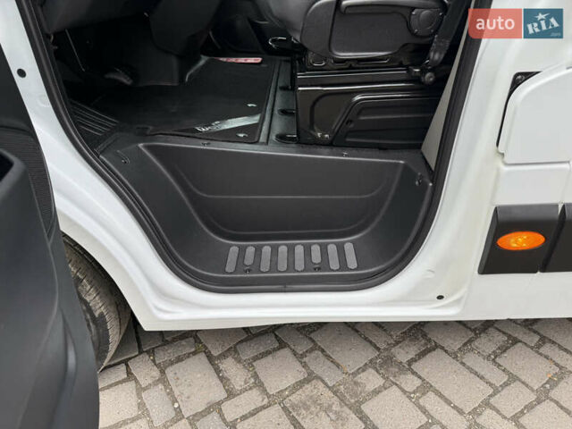 Білий Рено Мастєр, об'ємом двигуна 0 л та пробігом 266 тис. км за 21300 $, фото 34 на Automoto.ua