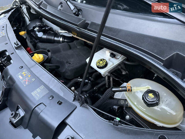 Белый Рено Мастер, объемом двигателя 0 л и пробегом 252 тыс. км за 18800 $, фото 92 на Automoto.ua