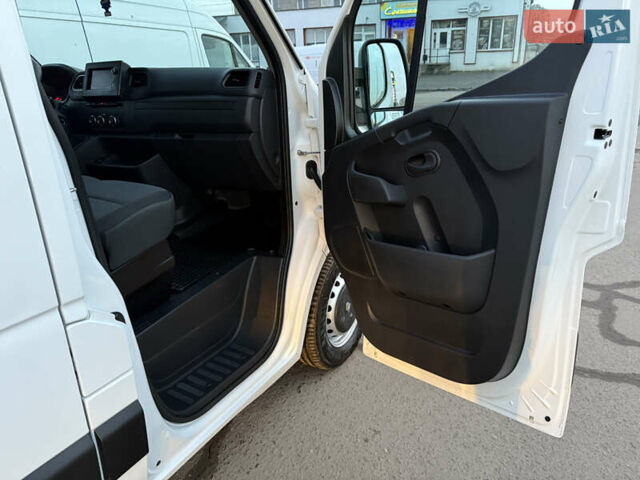 Белый Рено Мастер, объемом двигателя 0 л и пробегом 252 тыс. км за 18800 $, фото 36 на Automoto.ua