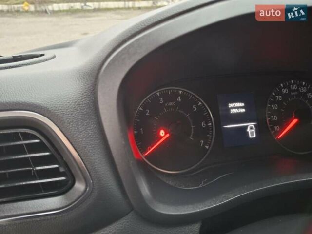 Белый Рено Мастер, объемом двигателя 2.3 л и пробегом 241 тыс. км за 19800 $, фото 17 на Automoto.ua