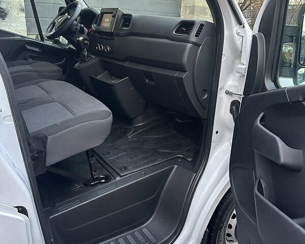 Белый Рено Мастер, объемом двигателя 2.3 л и пробегом 250 тыс. км за 19500 $, фото 8 на Automoto.ua