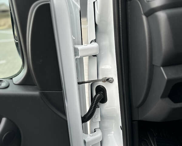 Белый Рено Мастер, объемом двигателя 2.3 л и пробегом 240 тыс. км за 18500 $, фото 40 на Automoto.ua