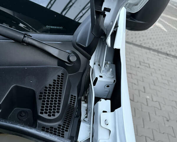 Белый Рено Мастер, объемом двигателя 0 л и пробегом 252 тыс. км за 18800 $, фото 90 на Automoto.ua