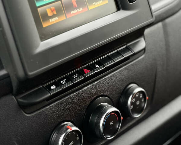 Белый Рено Мастер, объемом двигателя 2.3 л и пробегом 372 тыс. км за 18500 $, фото 12 на Automoto.ua