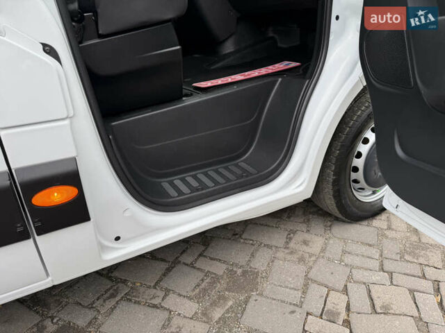 Білий Рено Мастєр, об'ємом двигуна 0 л та пробігом 266 тис. км за 21300 $, фото 51 на Automoto.ua