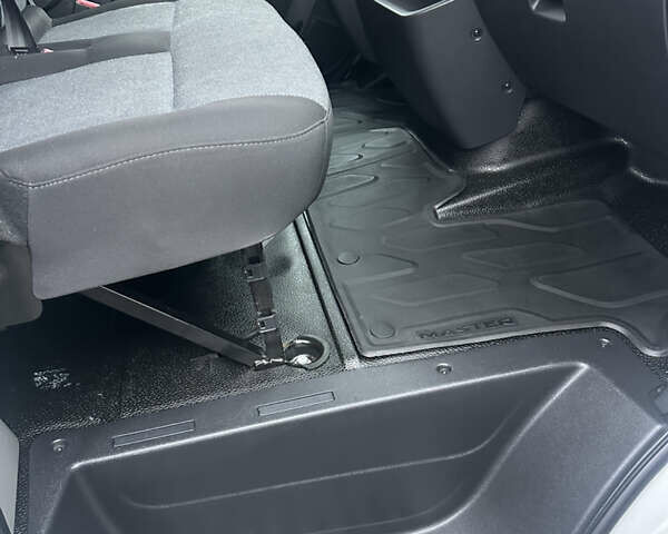 Белый Рено Мастер, объемом двигателя 2.3 л и пробегом 36 тыс. км за 25600 $, фото 44 на Automoto.ua