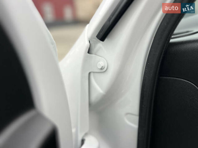 Белый Рено Мастер, объемом двигателя 2.3 л и пробегом 233 тыс. км за 17900 $, фото 129 на Automoto.ua