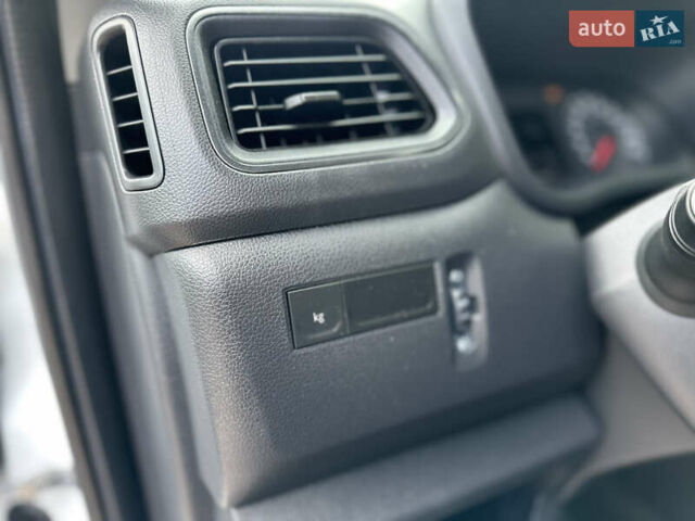 Белый Рено Мастер, объемом двигателя 2.3 л и пробегом 204 тыс. км за 20800 $, фото 11 на Automoto.ua
