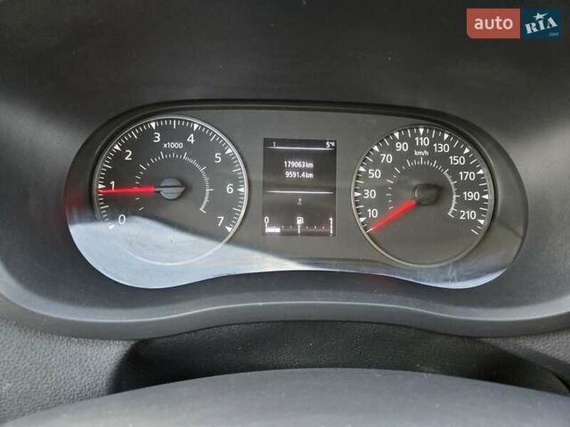 Белый Рено Мастер, объемом двигателя 2.3 л и пробегом 179 тыс. км за 18900 $, фото 62 на Automoto.ua