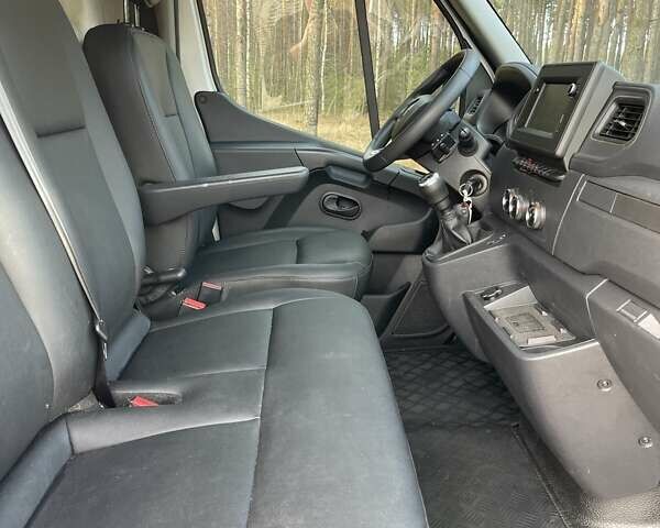 Белый Рено Мастер, объемом двигателя 2.3 л и пробегом 180 тыс. км за 22000 $, фото 44 на Automoto.ua