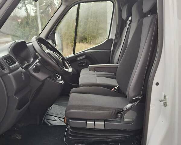 Белый Рено Мастер, объемом двигателя 2.3 л и пробегом 241 тыс. км за 19800 $, фото 8 на Automoto.ua