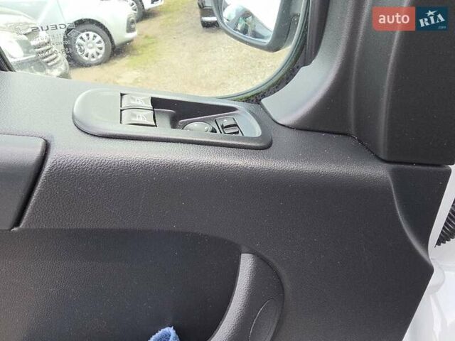 Белый Рено Мастер, объемом двигателя 2.3 л и пробегом 206 тыс. км за 21000 $, фото 18 на Automoto.ua