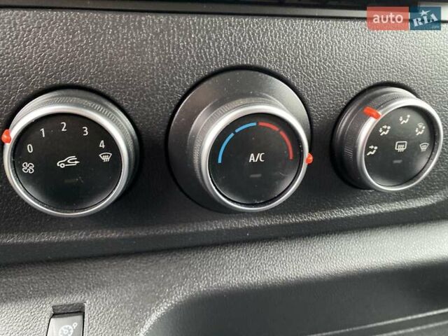 Білий Рено Мастєр, об'ємом двигуна 2.3 л та пробігом 245 тис. км за 17750 $, фото 47 на Automoto.ua