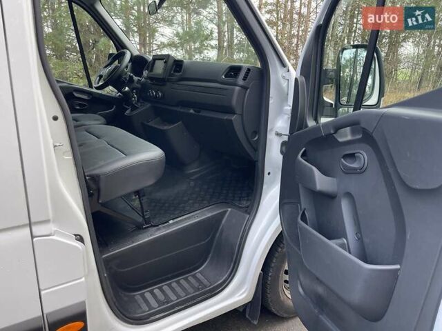 Белый Рено Мастер, объемом двигателя 2.3 л и пробегом 180 тыс. км за 22000 $, фото 36 на Automoto.ua