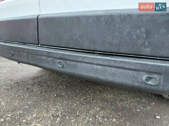 Белый Рено Мастер, объемом двигателя 2.3 л и пробегом 216 тыс. км за 20000 $, фото 70 на Automoto.ua