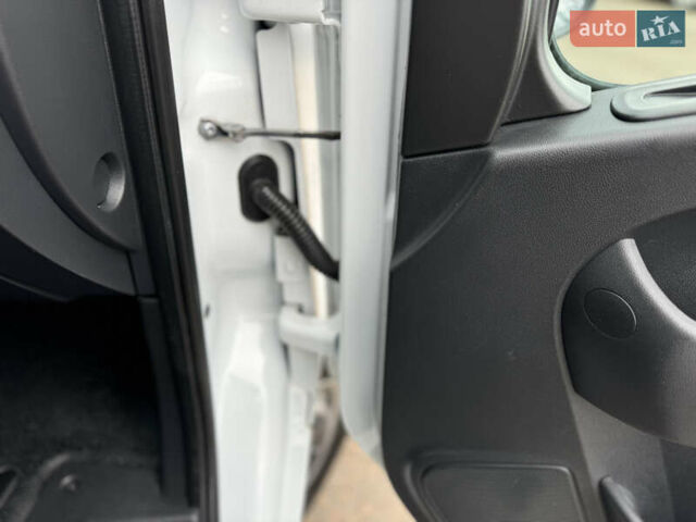 Білий Рено Мастєр, об'ємом двигуна 2.3 л та пробігом 267 тис. км за 21500 $, фото 56 на Automoto.ua