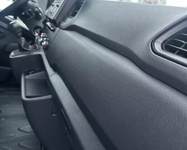 Белый Рено Мастер, объемом двигателя 2.3 л и пробегом 36 тыс. км за 25600 $, фото 49 на Automoto.ua