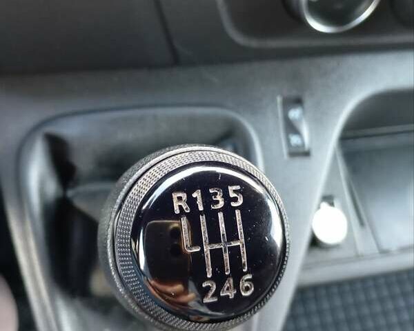 Белый Рено Мастер, объемом двигателя 0 л и пробегом 166 тыс. км за 18300 $, фото 36 на Automoto.ua