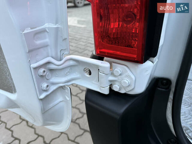 Белый Рено Мастер, объемом двигателя 0 л и пробегом 252 тыс. км за 18800 $, фото 64 на Automoto.ua