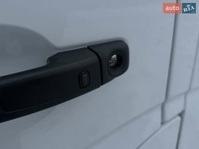 Белый Рено Мастер, объемом двигателя 2.3 л и пробегом 181 тыс. км за 21300 $, фото 3 на Automoto.ua