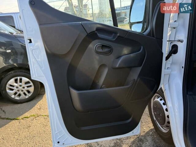 Белый Рено Мастер, объемом двигателя 2.3 л и пробегом 250 тыс. км за 19999 $, фото 15 на Automoto.ua