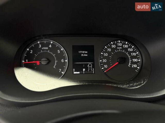 Белый Рено Мастер, объемом двигателя 2.3 л и пробегом 177 тыс. км за 20900 $, фото 46 на Automoto.ua