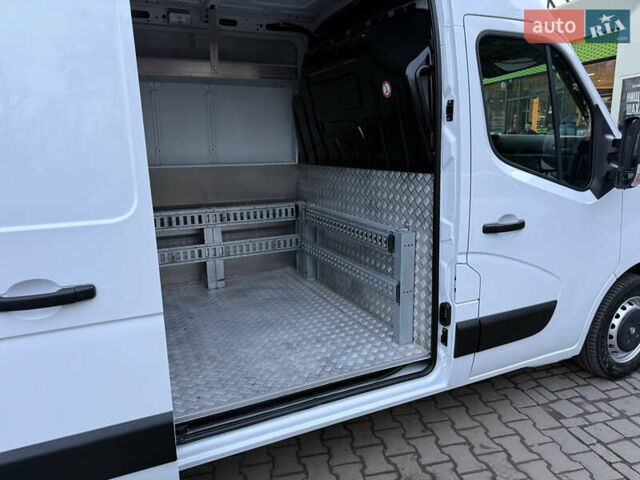 Белый Рено Мастер, объемом двигателя 0 л и пробегом 252 тыс. км за 18800 $, фото 70 на Automoto.ua