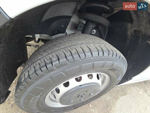 Белый Рено Мастер, объемом двигателя 2.3 л и пробегом 206 тыс. км за 21000 $, фото 2 на Automoto.ua