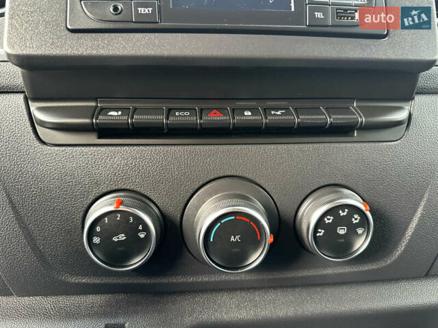 Белый Рено Мастер, объемом двигателя 2.3 л и пробегом 240 тыс. км за 18500 $, фото 67 на Automoto.ua