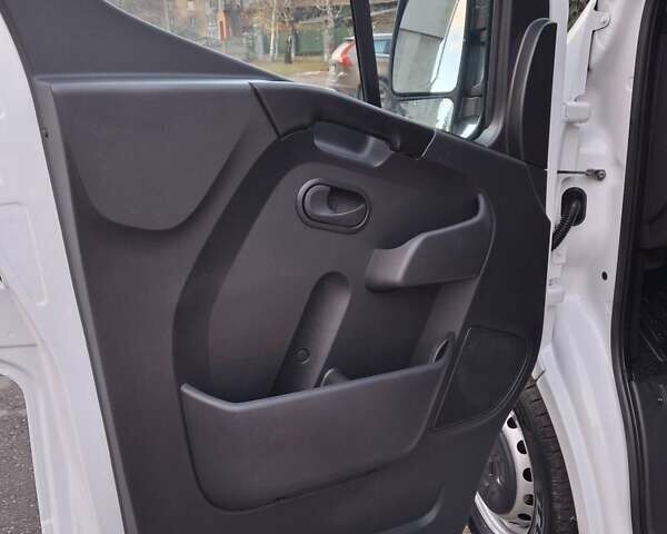 Белый Рено Мастер, объемом двигателя 2.3 л и пробегом 288 тыс. км за 19600 $, фото 29 на Automoto.ua