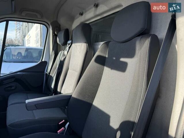 Белый Рено Мастер, объемом двигателя 2.3 л и пробегом 250 тыс. км за 19999 $, фото 20 на Automoto.ua