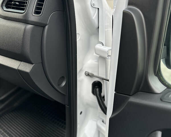 Белый Рено Мастер, объемом двигателя 2.3 л и пробегом 240 тыс. км за 18500 $, фото 75 на Automoto.ua