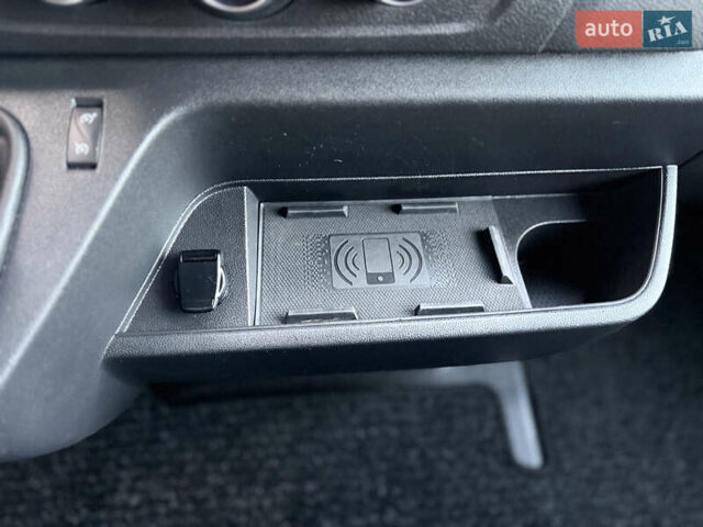 Белый Рено Мастер, объемом двигателя 2.3 л и пробегом 230 тыс. км за 19950 $, фото 30 на Automoto.ua