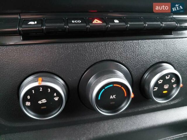 Белый Рено Мастер, объемом двигателя 2.3 л и пробегом 216 тыс. км за 20000 $, фото 55 на Automoto.ua