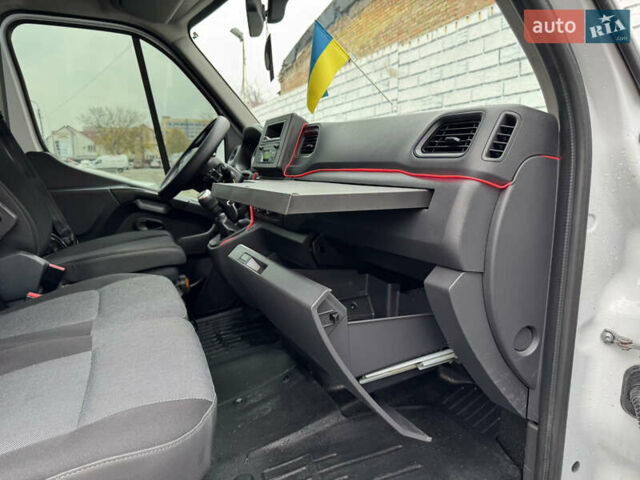 Белый Рено Мастер, объемом двигателя 2.3 л и пробегом 242 тыс. км за 21000 $, фото 27 на Automoto.ua