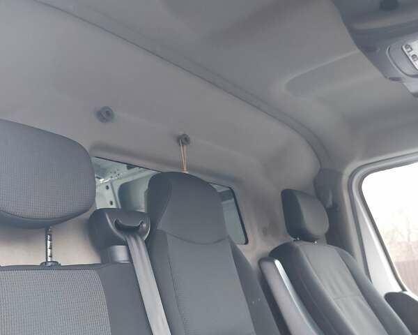 Білий Рено Мастєр, об'ємом двигуна 2.3 л та пробігом 257 тис. км за 17900 $, фото 34 на Automoto.ua