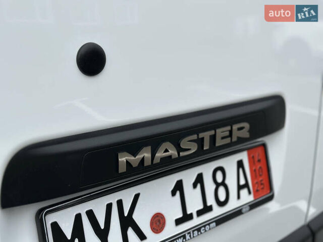 Белый Рено Мастер, объемом двигателя 2.3 л и пробегом 240 тыс. км за 18500 $, фото 26 на Automoto.ua