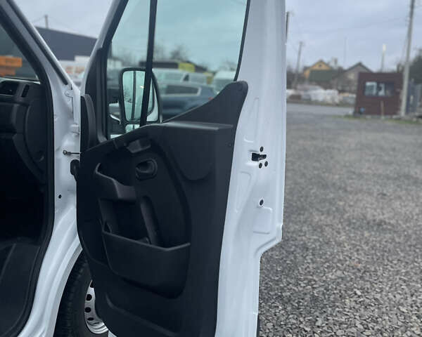 Белый Рено Мастер, объемом двигателя 2.3 л и пробегом 202 тыс. км за 21900 $, фото 11 на Automoto.ua