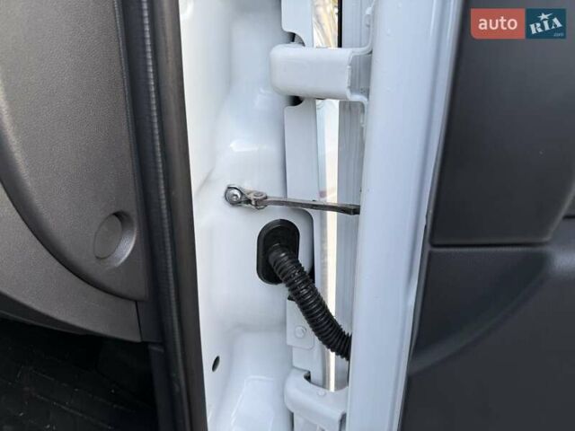 Білий Рено Мастєр, об'ємом двигуна 2.3 л та пробігом 205 тис. км за 20500 $, фото 25 на Automoto.ua