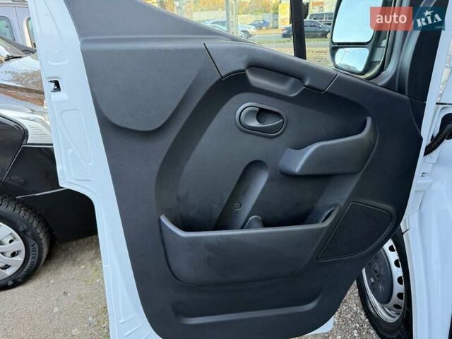 Білий Рено Мастєр, об'ємом двигуна 2.3 л та пробігом 205 тис. км за 20500 $, фото 9 на Automoto.ua