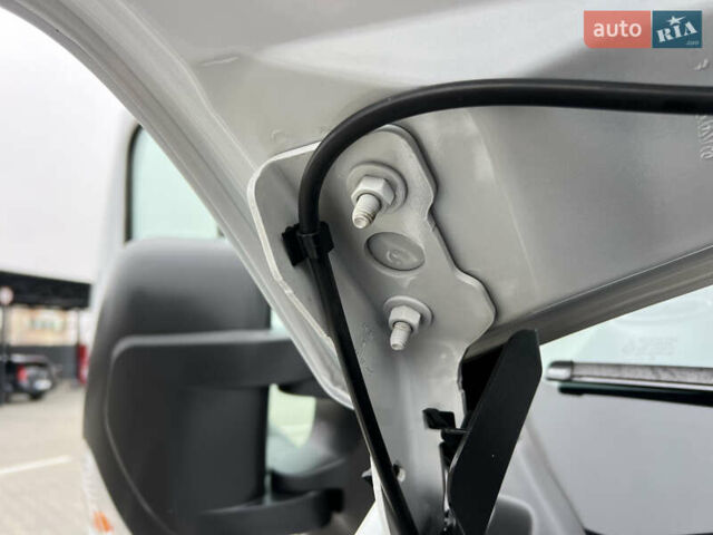 Белый Рено Мастер, объемом двигателя 2.3 л и пробегом 233 тыс. км за 17900 $, фото 135 на Automoto.ua