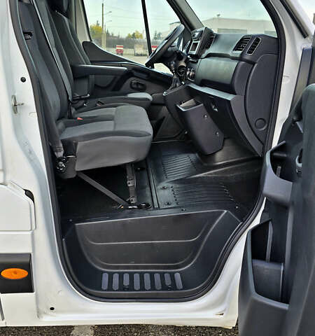 Белый Рено Мастер, объемом двигателя 2.3 л и пробегом 352 тыс. км за 17900 $, фото 14 на Automoto.ua