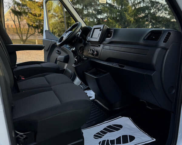 Белый Рено Мастер, объемом двигателя 2.3 л и пробегом 210 тыс. км за 19500 $, фото 32 на Automoto.ua